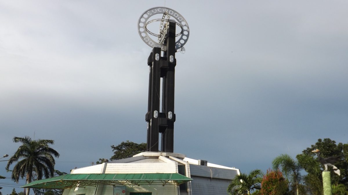 Tugu Khatulistiwa, Pontianak